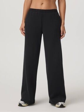 NWOT Vuori Women’s Restore Ultra Wideleg Sweatpants In Washed Black Size XL Reg